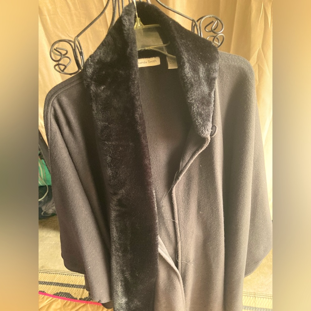 Black Amanda Smith cape with fur collar, one size fits all.